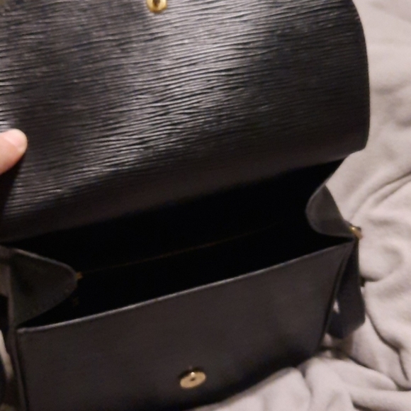 LOUIS VUITTON, EPI LEATHER, SAINT CLOUD, GM, EUC SHOULDER/ CROSSBODY BAG AUTHENT - Picture 13 of 15